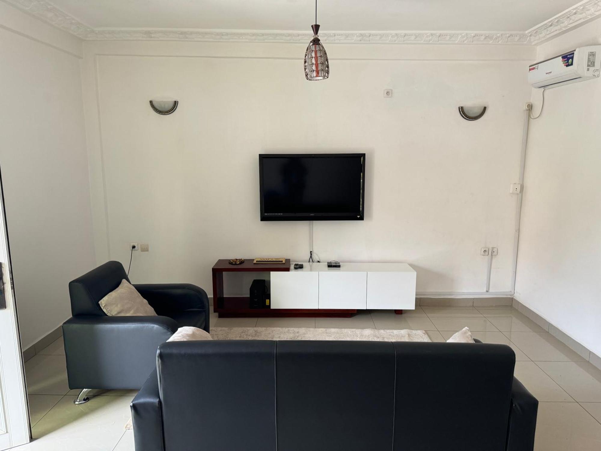 Appartements Modernes, Wifi, Tv - Yaounde, Omnisports Exterior foto