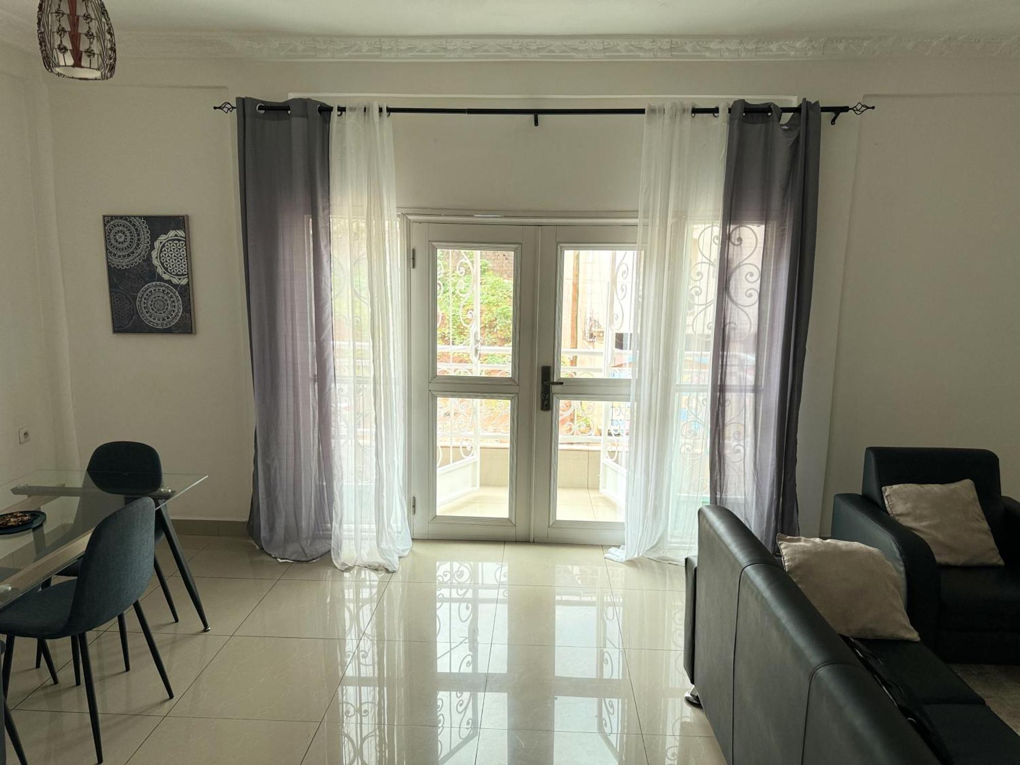 Appartements Modernes, Wifi, Tv - Yaounde, Omnisports Exterior foto