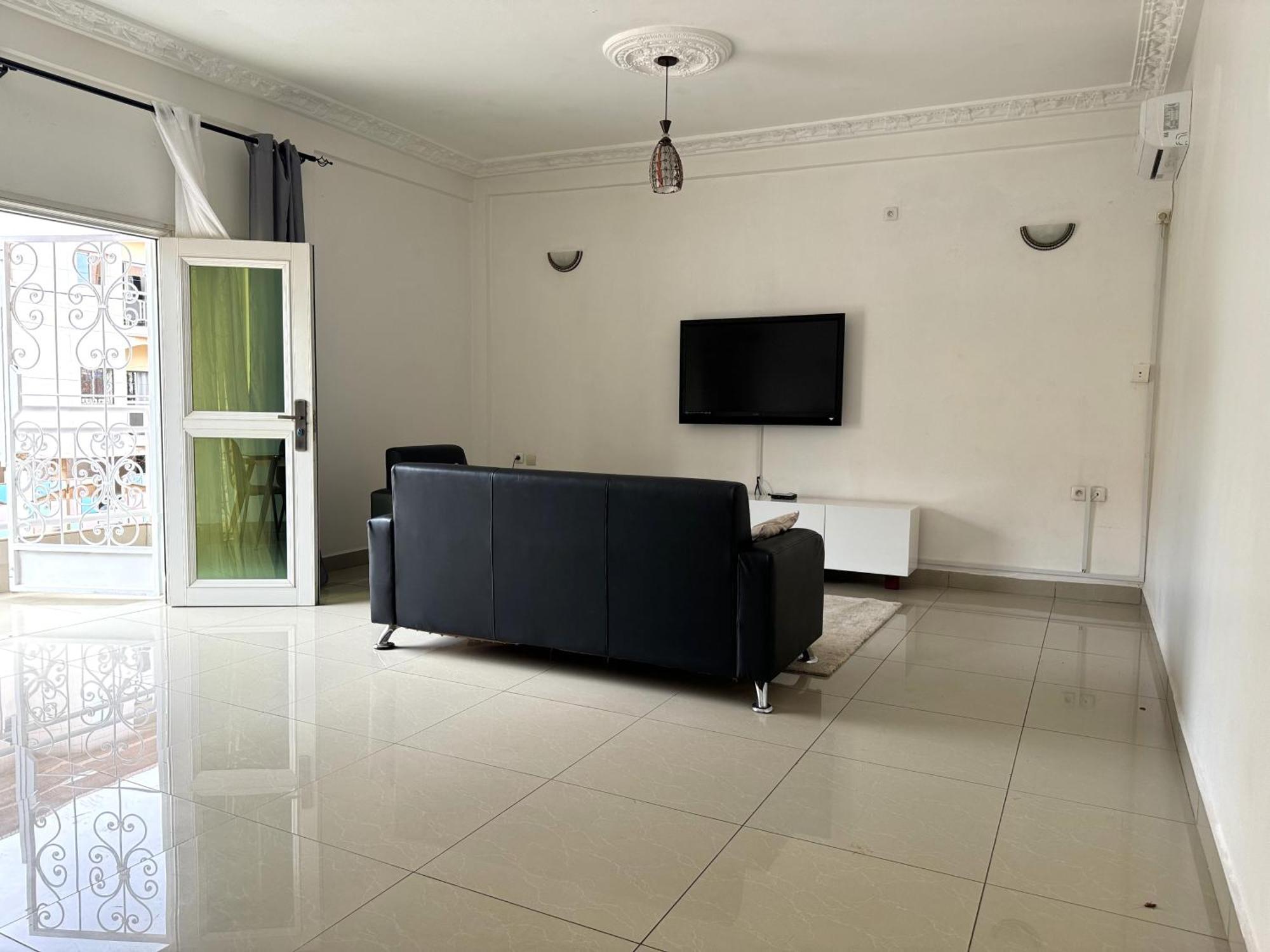 Appartements Modernes, Wifi, Tv - Yaounde, Omnisports Exterior foto