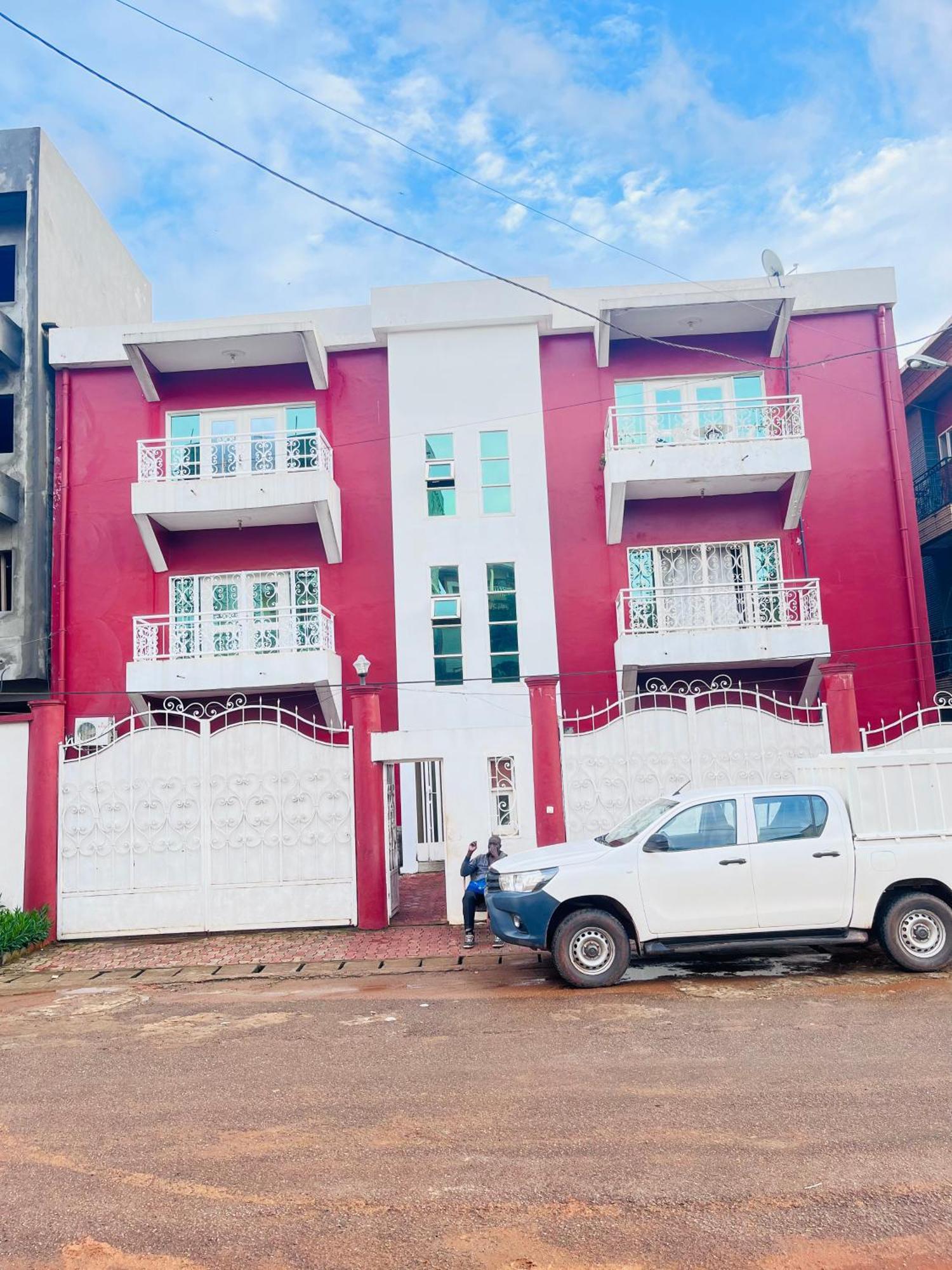 Appartements Modernes, Wifi, Tv - Yaounde, Omnisports Exterior foto
