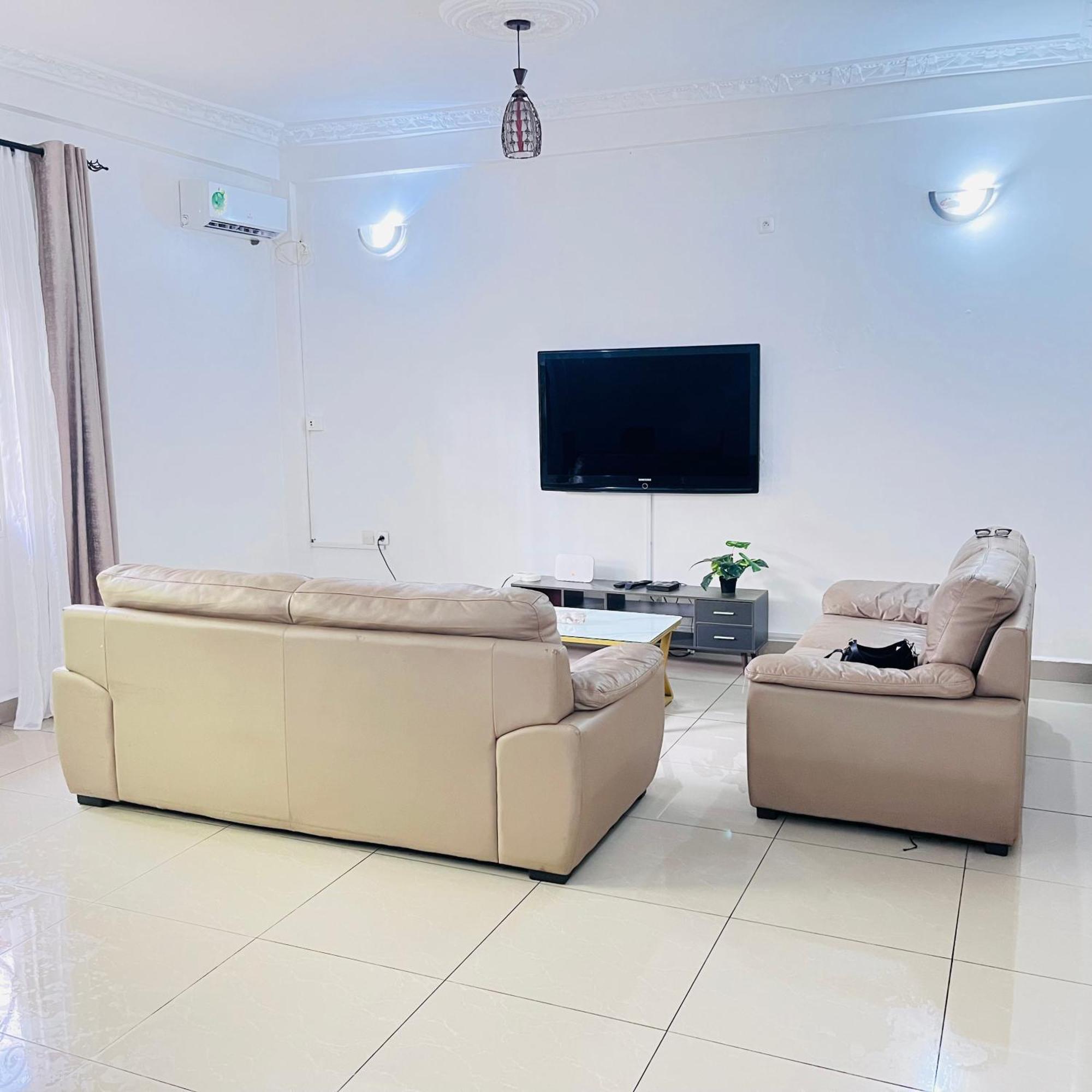 Appartements Modernes, Wifi, Tv - Yaounde, Omnisports Exterior foto