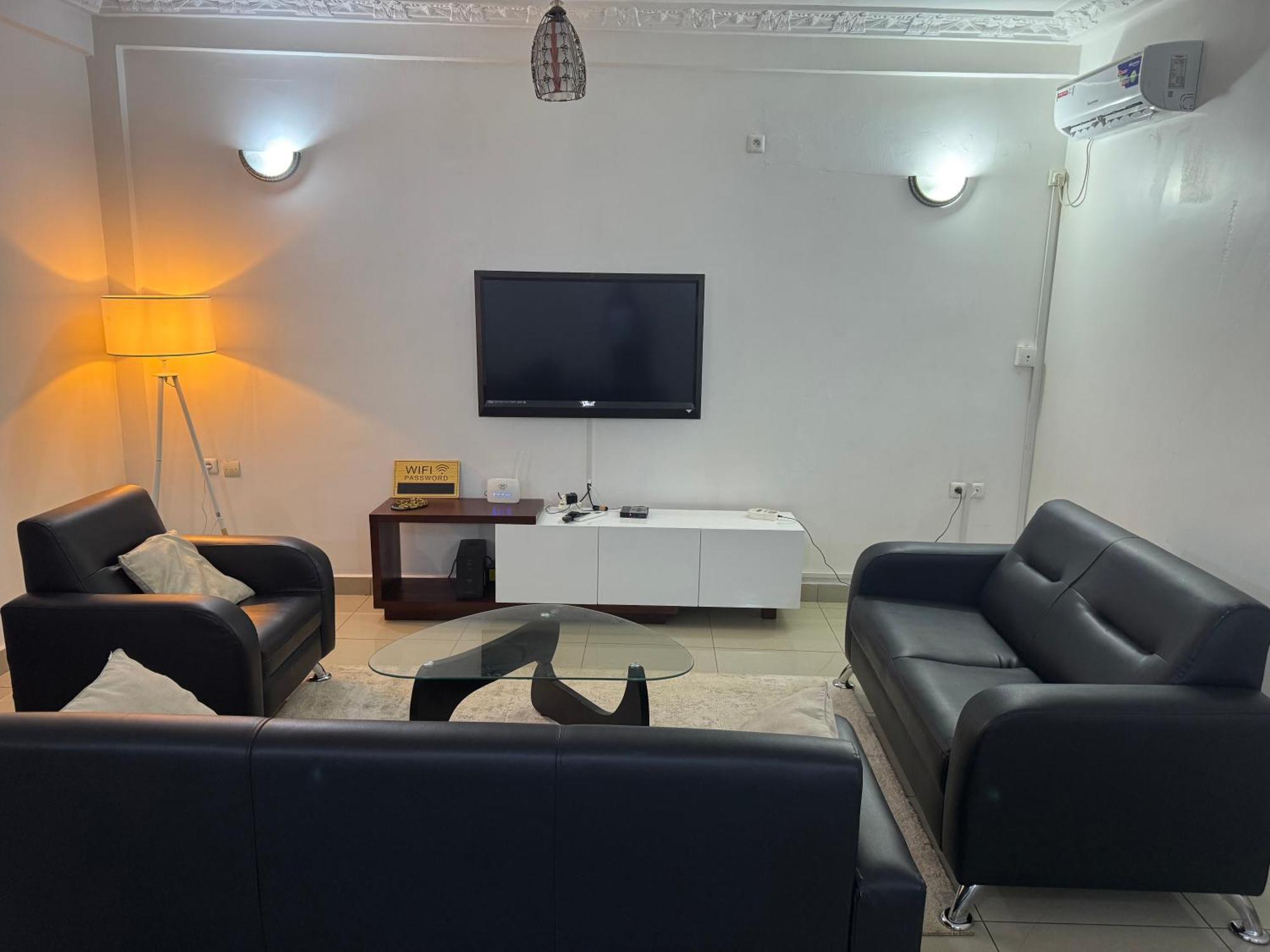 Appartements Modernes, Wifi, Tv - Yaounde, Omnisports Exterior foto